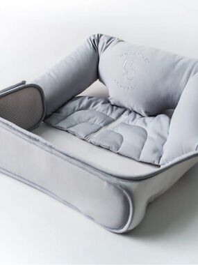 Winglet lap pillow seat